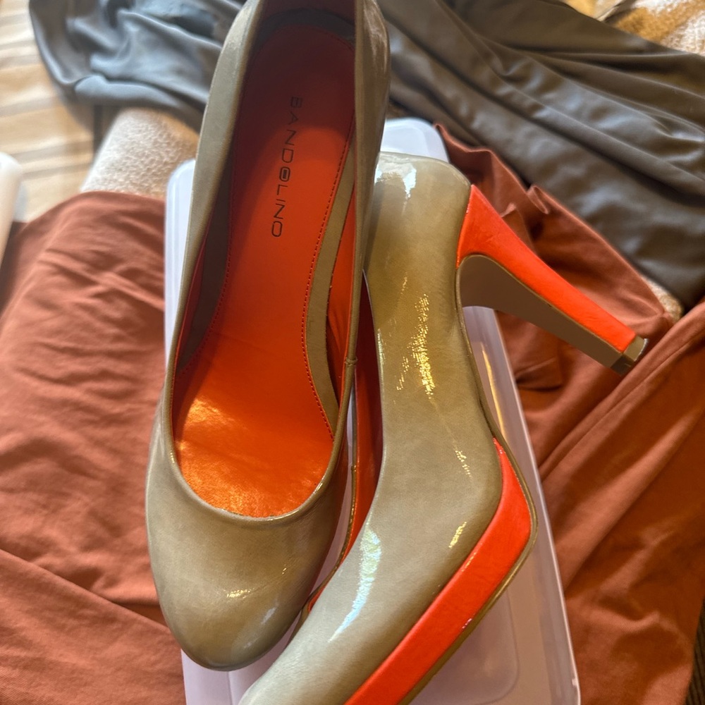 Bandolino Gray and Orange Heels Elegant Pumps